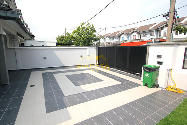 LOT PARKING